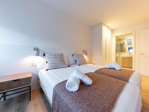 3 bedrooms, iron/ironing board, Internet, bed sheets