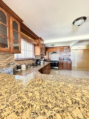 Private kitchen - Chateau De La Rose (Montego Bay)