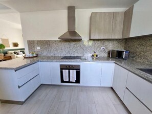 Microwave, oven, cookware/dishes/utensils