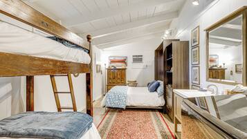 4 Schlafzimmer, Schreibtisch, Internetzugang, Bettwäsche