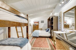 4 Schlafzimmer, Schreibtisch, Internetzugang, Bettwäsche