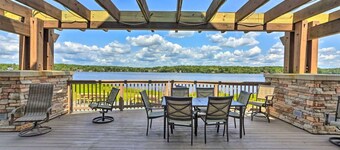 Serene Lakefront Retreat in Poconos: Beach, Pools, Gym, Fireplace & Pet-Friendly