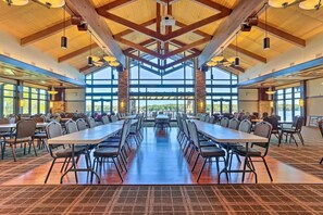 Meeting facility - Serene Lakefront Retreat in Poconos: Beach, Pools, Gym, Fireplace & Pet-Friendly (Pocono Lake)