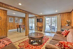 Smart TV, fireplace, foosball, books - Serene Lakefront Retreat in Poconos: Beach, Pools, Gym, Fireplace & Pet-Friendly (Pocono Lake)