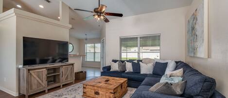 Smart TV, libros y impresora