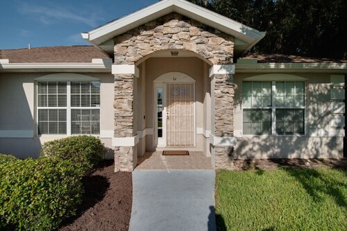 Spacious Hunterton House | 10 Mins to WEC | Pet-Friendly