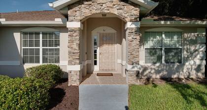 Spacious Hunterton House | 10 Mins to WEC | Pet-Friendly