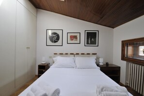 1 chambre, fer et planche à repasser, Wi-Fi, literie fournie