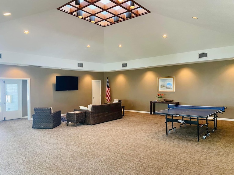 The Beach Is Calling.. Your Beachside Oasis Awaits! 2bd/2b With Many Amenities - Hilton Head Island, SC