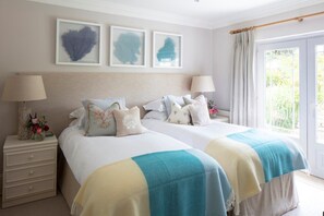 5 bedrooms, travel cot, WiFi, bed sheets
