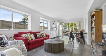 Bright 3-Bedroom Unit - WiFi & Parking