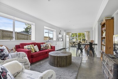 Bright 3-Bedroom Unit - WiFi & Parking