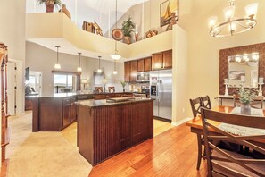 Dining - Spacious, Family Friendly Condo with Lake View - The Majestic at Table Rock (Branson)