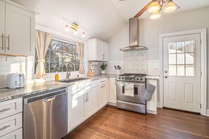 Fridge, microwave, oven, stovetop - Luxurious Historical Home in Downtown! (Milford)