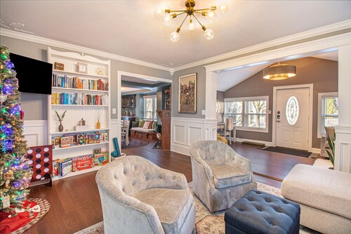 Luxurious Historical Home in Downtown!