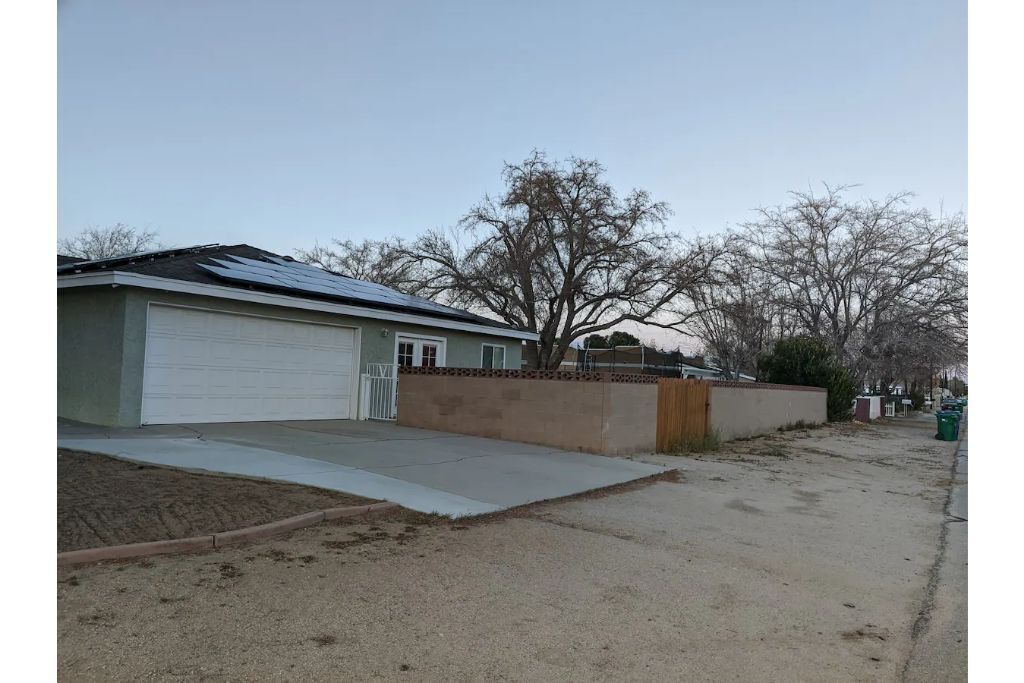 Entire Guest-home 1 Bedroom & Bath & Kitchenette