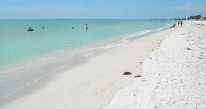 Beachfront condo in paradise Anna Maria Island