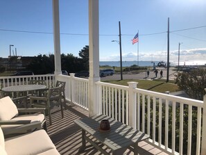 تناول الطعام بالخارج