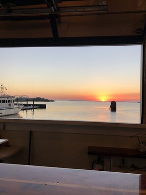 المنشأة من الداخل