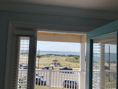Beachfront - unbeatable location - steps to beach & shops - sunsets from porch!