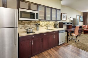 Fridge, microwave, stovetop, dishwasher