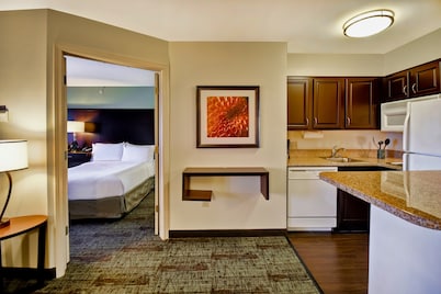 Free Breakfast Pool & Hot Tub. Near East Towne Mall!