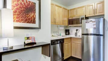 Fridge, microwave, stovetop, dishwasher