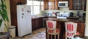 Rainbow Hill Villa - Cool Breezes & Idyllic Views