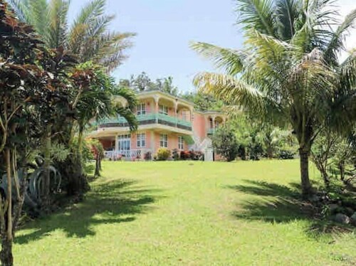 Rainbow Hill Villa - Cool Breezes & Idyllic Views