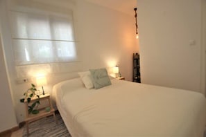 2 chambres, fer et planche à repasser, Wi-Fi gratuit, draps fournis