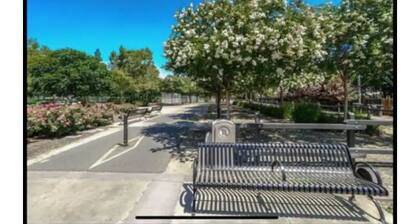 2 Bed Near Doctors Hospital: Beautiful, Sunny, New