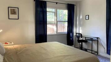 2 Schlafzimmer, Betten mit Memory-Foam-Matratzen, Schreibtisch
