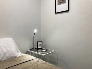 2 Schlafzimmer, Betten mit Memory-Foam-Matratzen, Schreibtisch