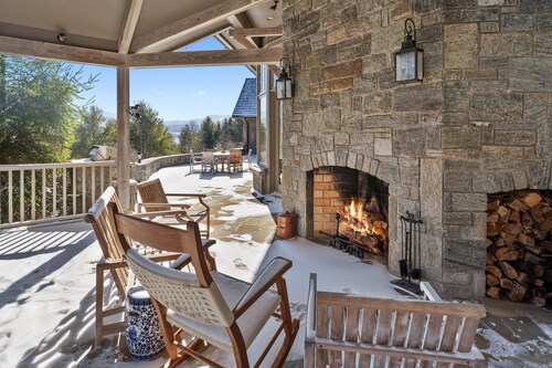 Elegant Mountain Home with Views