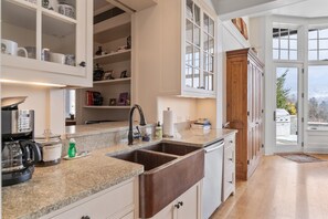 Refrigerador, horno, parrilla de estufa y lavavajillas 