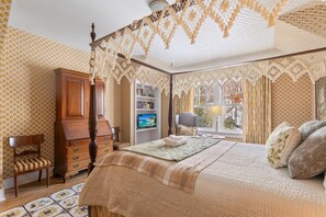 7 habitaciones, escritorio, wifi y ropa de cama 