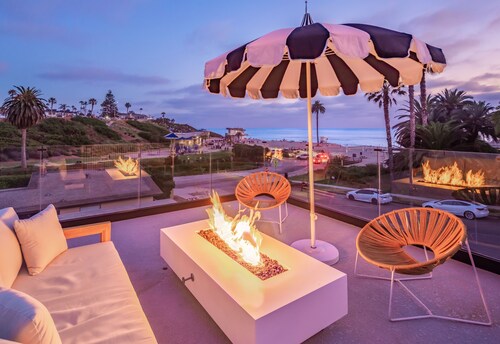 BRAND NEW LUXURY BEACHFRONT HOME @ MOONLIGHT BEACH