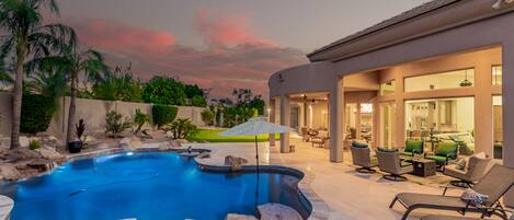 حمّام سباحة مُدفَّأ