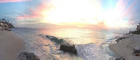 In Strandnähe, Liegestühle, Strandtücher