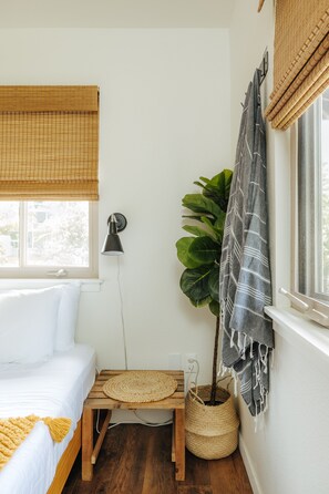 3 Schlafzimmer, Schreibtisch, Bügeleisen/Bügelbrett, Reisekinderbett