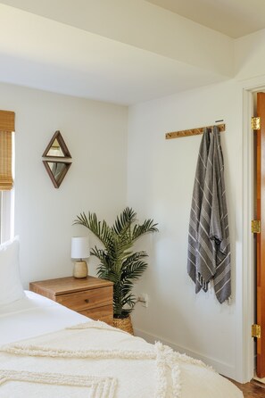 3 bedrooms, desk, iron/ironing board, travel cot