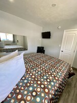 Quarto, 1 cama Queen, para não fumantes | Wi-Fi de cortesia, roupa de cama