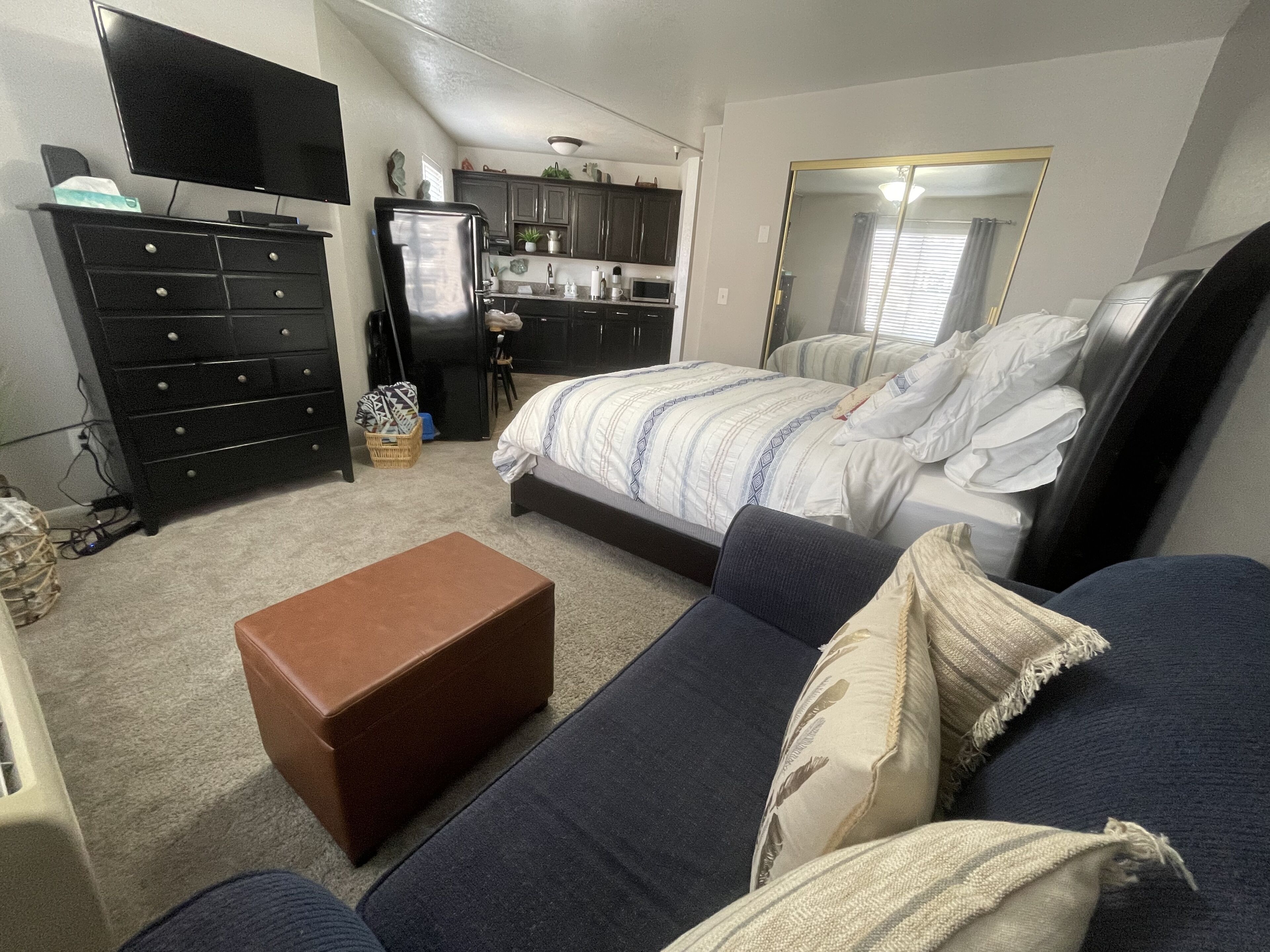 Iron/ironing board, free WiFi, bed sheets