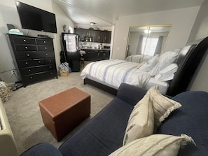 Iron/ironing board, free WiFi, bed sheets