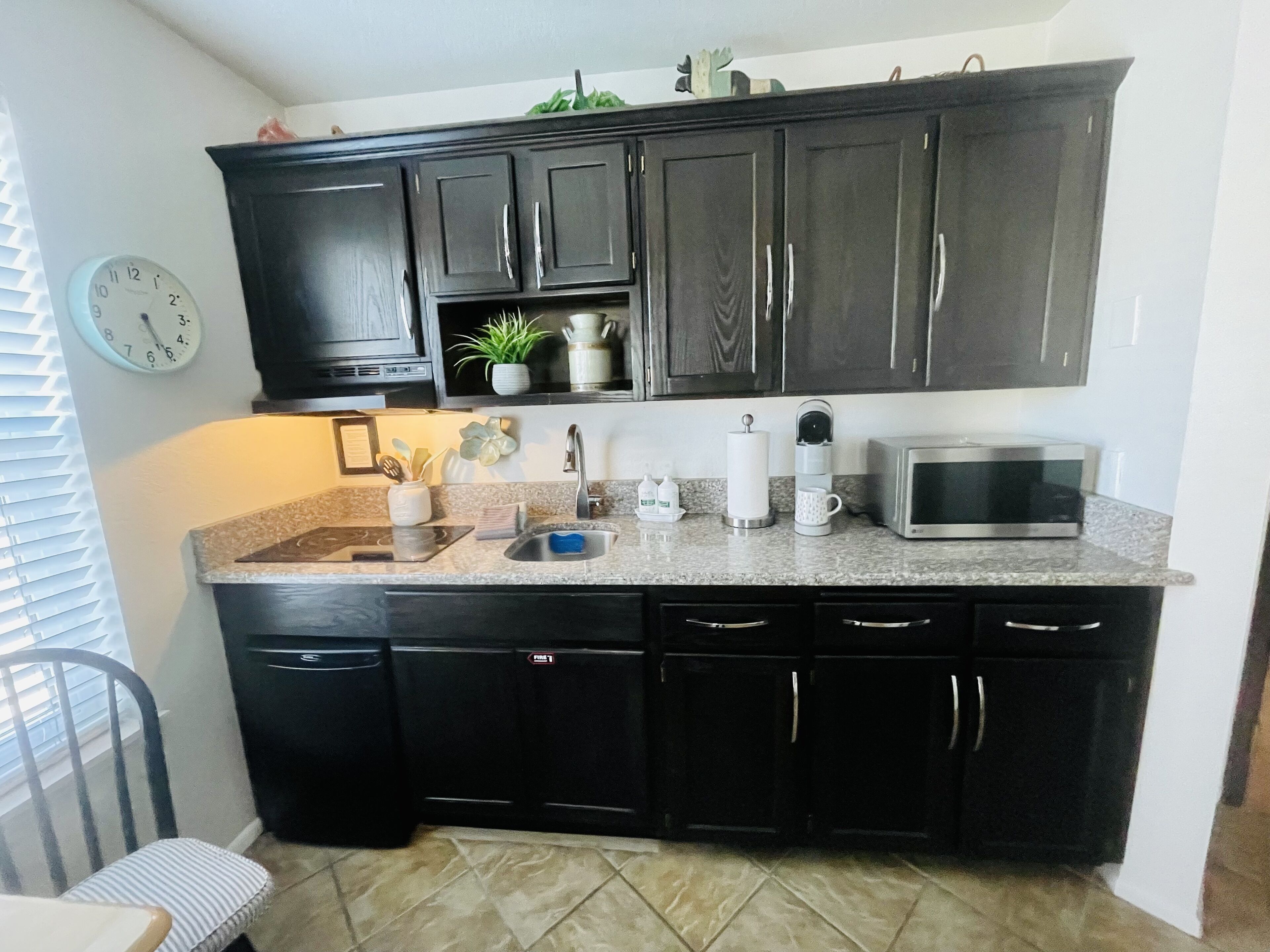 Fridge, microwave, stovetop, coffee/tea maker