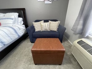 Iron/ironing board, free WiFi, bed sheets