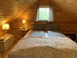 4 Schlafzimmer, Reisekinderbett, kostenloses WLAN, Bettwäsche