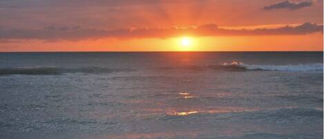 In Strandnähe, Liegestühle, Strandtücher