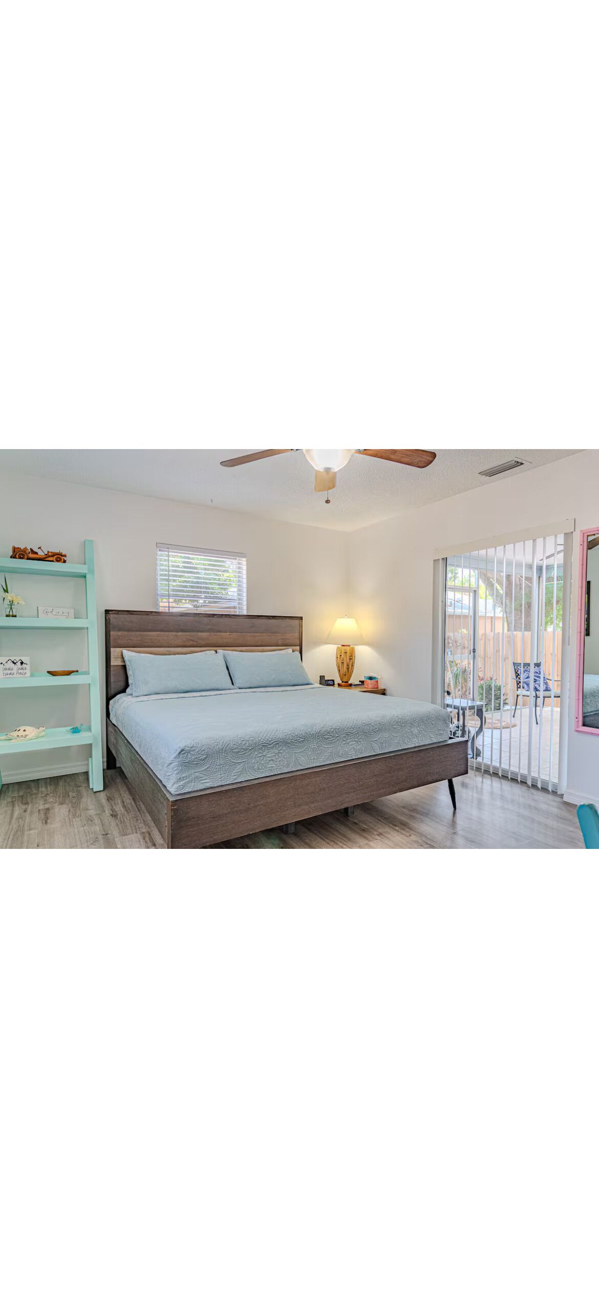 2 Schlafzimmer, Schreibtisch, Bügeleisen/Bügelbrett, Reisekinderbett