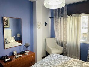 2 slaapkamers, een strijkplank/strijkijzer, gratis wifi, beddengoed